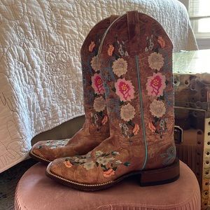Macie Bean embroidered leather cowboy boot